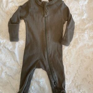 Ribbed Footed One Piece Organic Cotton Bodysuits/ Size 0-3